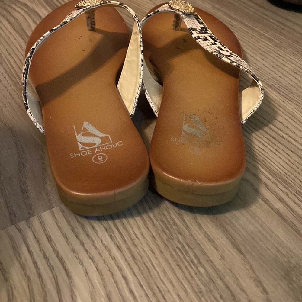 Shoe aholic - Picture 2 of 4